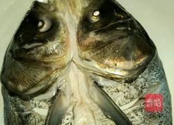 剁椒鱼头的做法图解1