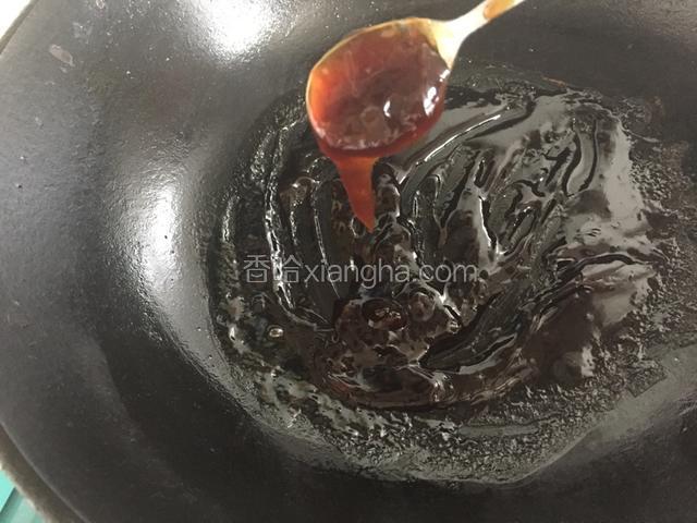 不断搅拌成粘稠状态。