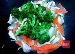 平菇炒西兰花的做法图解8