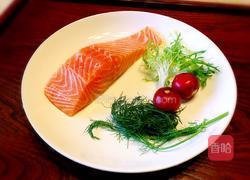 【三文鱼沙拉】的做法图解1