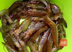 爆炒大虾我自己起的名字，因为做法也是我自己乱做的。的做法图解1