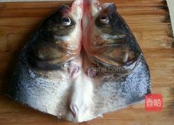 剁椒鱼头的做法图解1