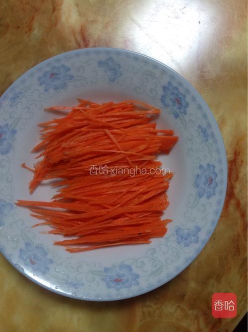 胡萝卜切成丝