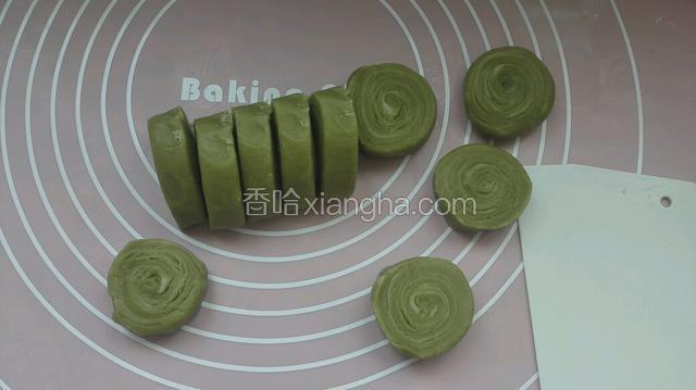 用刮刀切出小面挤