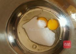 松子仁蒸蛋糕的做法图解2