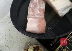 五花肉炖鹌鹑蛋的做法图解1