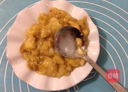 饺子皮香蕉馅饼的做法图解2
