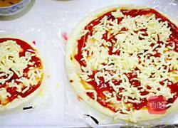 口蘑鲜虾披萨的做法图解2