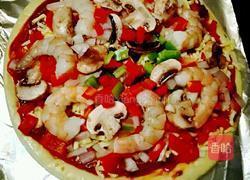口蘑鲜虾披萨的做法图解3