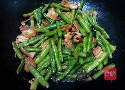 五花肉焖四季豆的做法图解6