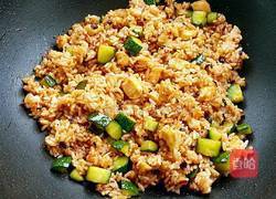 老干妈鸡丁炒饭的做法图解7