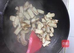 烟熏干炒芹菜的做法图解3