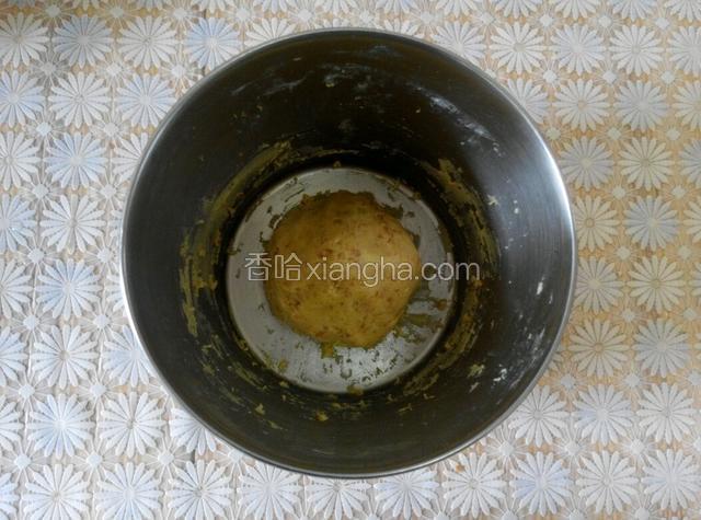 用手团成面团！