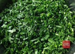韭菜鸡蛋馅饼的做法图解1