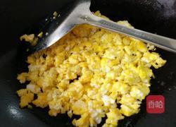 韭菜鸡蛋馅饼的做法图解3