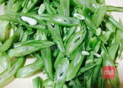 火腿炒四季豆的做法图解1