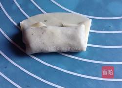 饺子皮芝麻卷的做法图解6