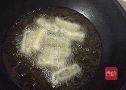 饺子皮芝麻卷的做法图解7