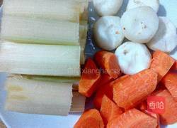 胡萝卜马蹄竹蔗水的做法图解2