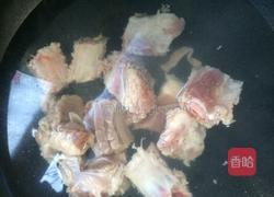 松茸排骨汤的做法图解2