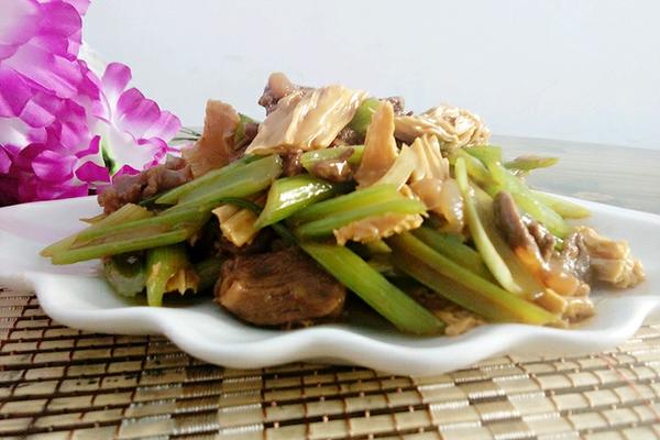 芹菜腐竹炒肉图片