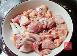 虫草花炒鸡肉的做法图解3