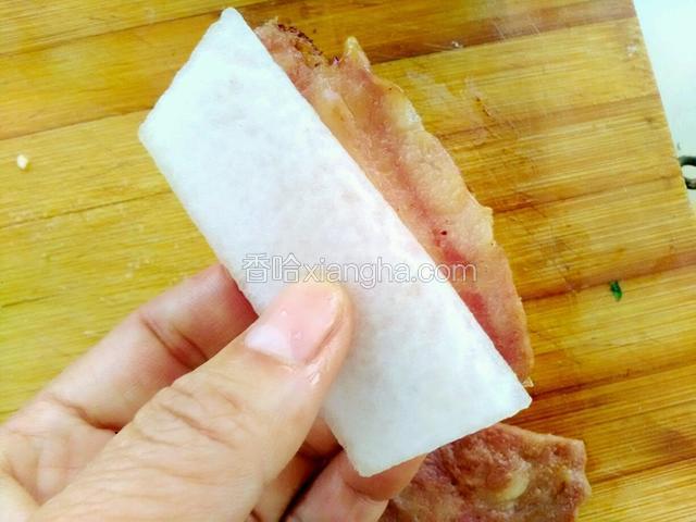 把培根夹在冬瓜里面