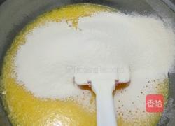 手绘草莓蛋糕卷的做法图解5