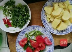 番茄土豆家常菜的做法图解1