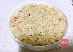 虾仁豌豆粒炒饭的做法图解4