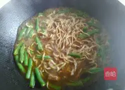 Illustration of Braised Beans and Shredded Pork Noodles 10