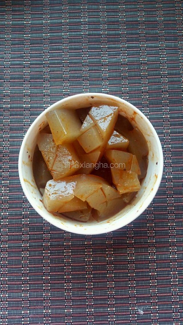 加入盐，腌料，腌制半小时