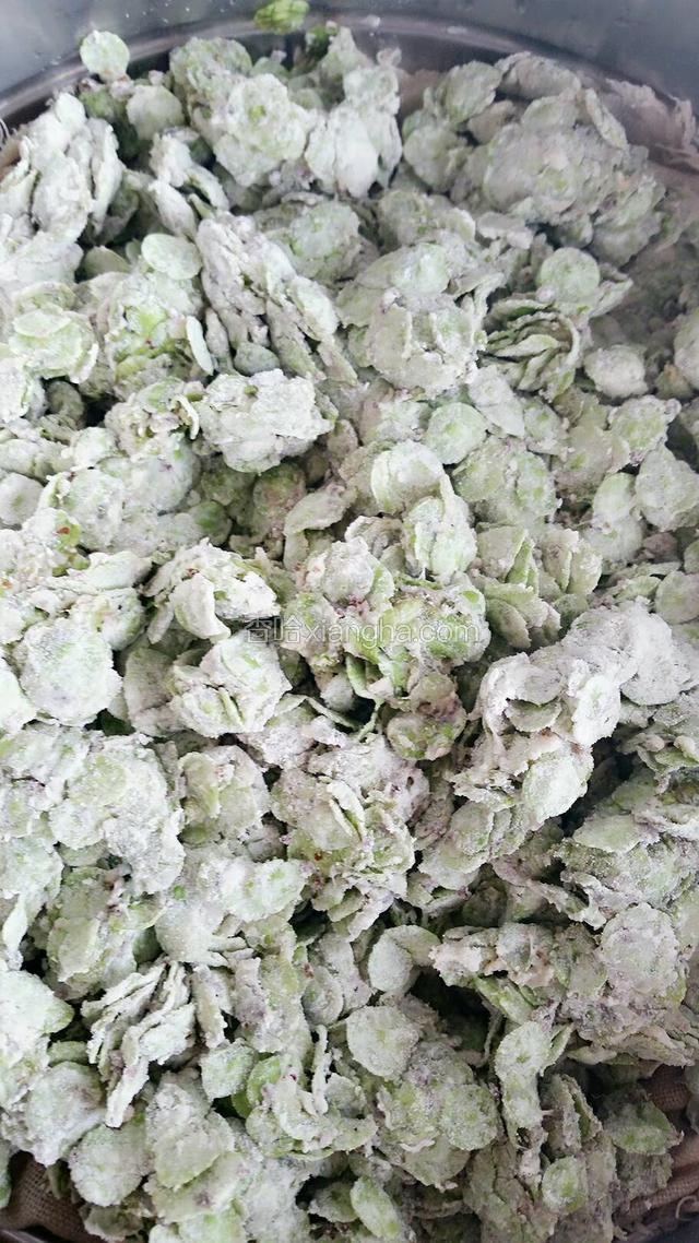 放入面粉，五香粉，盐搅拌均匀，放入锅内大火开锅后5分钟就好了
