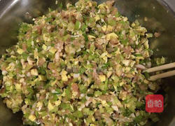 纯手工彩色水饺——芹菜猪肉馅的做法图解2