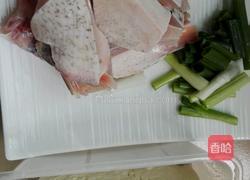 鱼腩焖豆腐的做法图解1