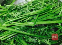 茼蒿韭菜丸子的做法图解2