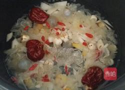 雪梨银耳羹的做法图解3