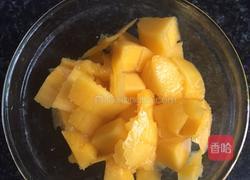 椰汁芒果西米露的做法图解2