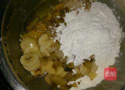 香蕉榨菜蛋糕的做法图解1