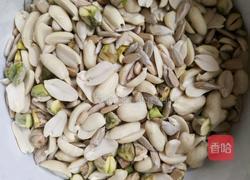 蜂蜜花生糖的做法图解1