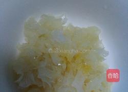 小米红枣银耳粥的做法图解2