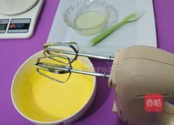 草莓生日蛋糕(戚风蛋糕)的做法图解6