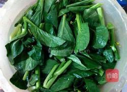 肉粒炒菜心的做法图解1