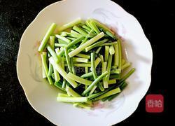 蒜苔炒蛋饼的做法图解2