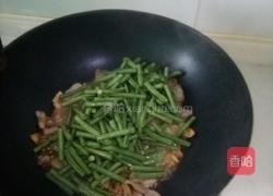 五花肉炒豇豆的做法图解3