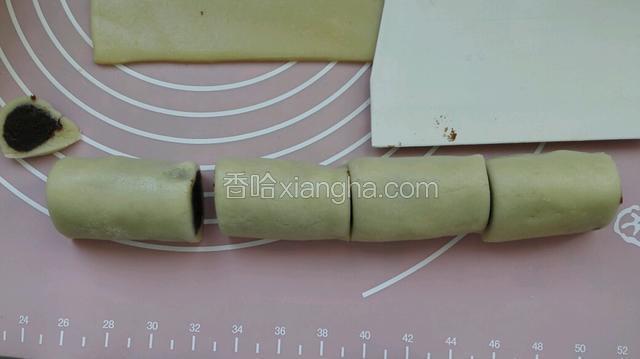 卷实，切岀豆沙卷