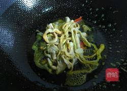 韭菜炒芦苇笋的做法图解2