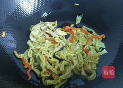 韭菜炒芦苇笋的做法图解3