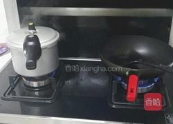 小红豆薏米莲藕汤的做法图解4