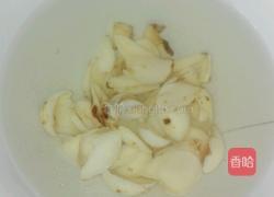 红豆薏米百合汤的做法图解1